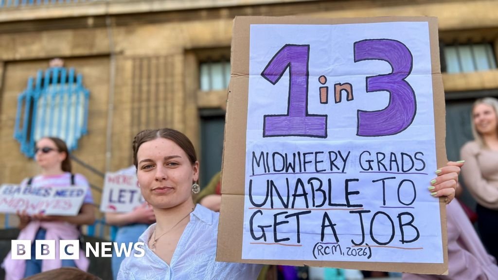 Why can't newly qualified midwives get jobs?