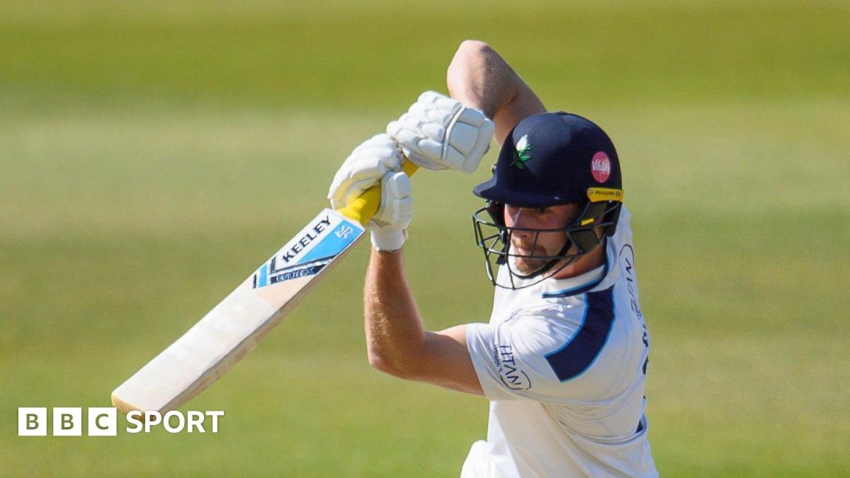 County Championship: Fin Bean leads Yorkshire reply to big Sussex total