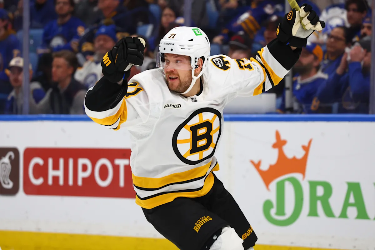 Arvidsson scores 2 and the Bruins beat the Sabres 4-2 to even first-round series at 1