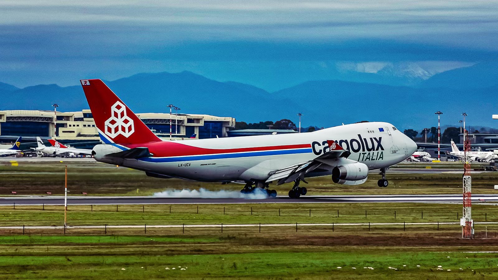 5 Reasons Why Airlines Still Fly The Boeing 747 Freighter