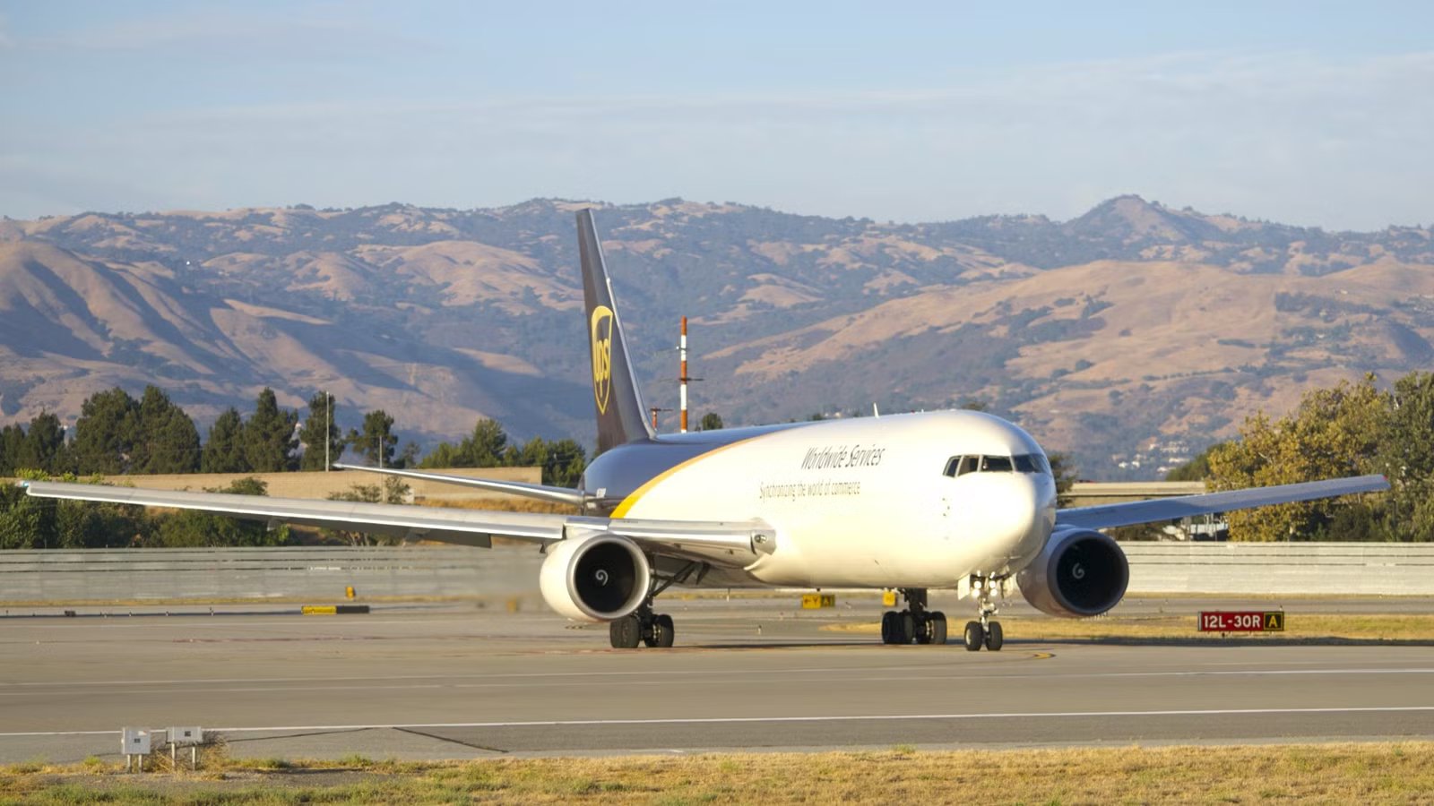 UPS Pilot Aborts Landing As Runway Safety Violated
