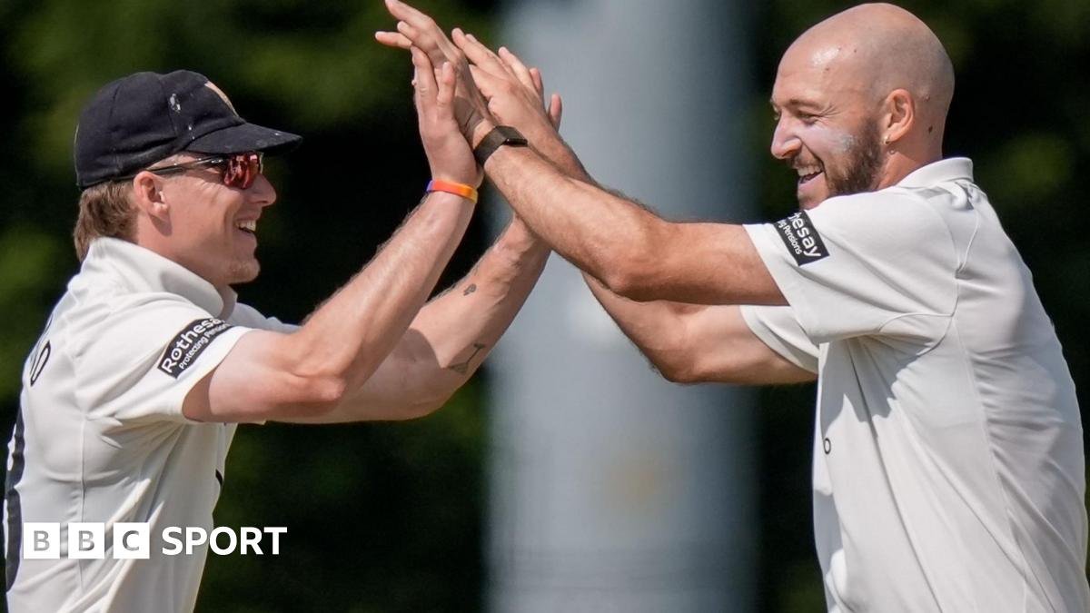 County Championship: Gloucestershire beat Derbyshire by 10 wickets