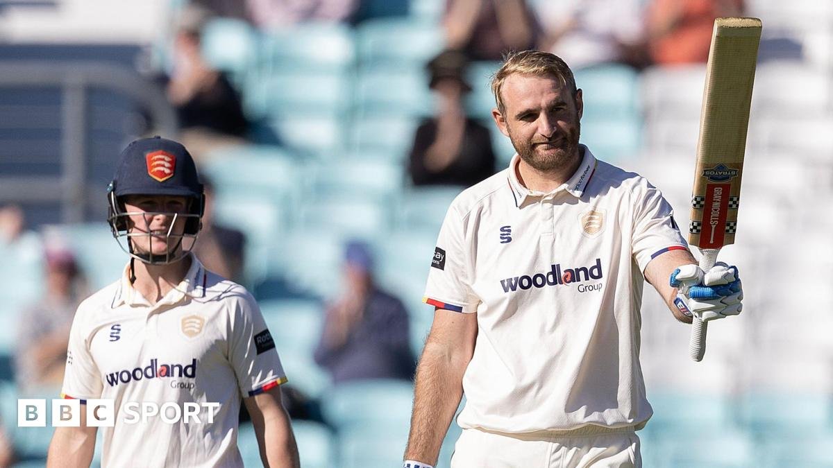 County Championship: Paul Walter century helps Essex shade day one at Surrey