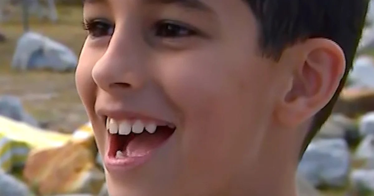 Thousands gather to see Artemis II launch