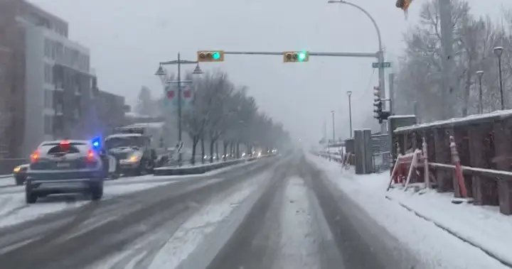 Another spring snowstorm snarls Calgary roads, causes dozens of crashes