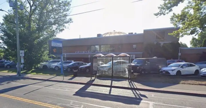 8 people taken to hospital after ‘chemical incident’ at Victoria pool