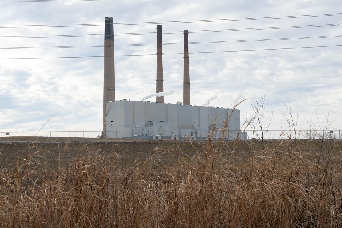 Apple, Amazon join push for looser greenhouse emissions reporting