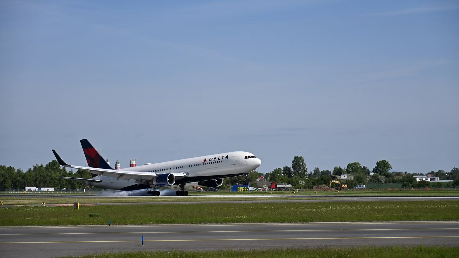 Delta Air Lines Retires Its Oldest Widebody After Nearly 36 Years & 150,000 Flight Hours