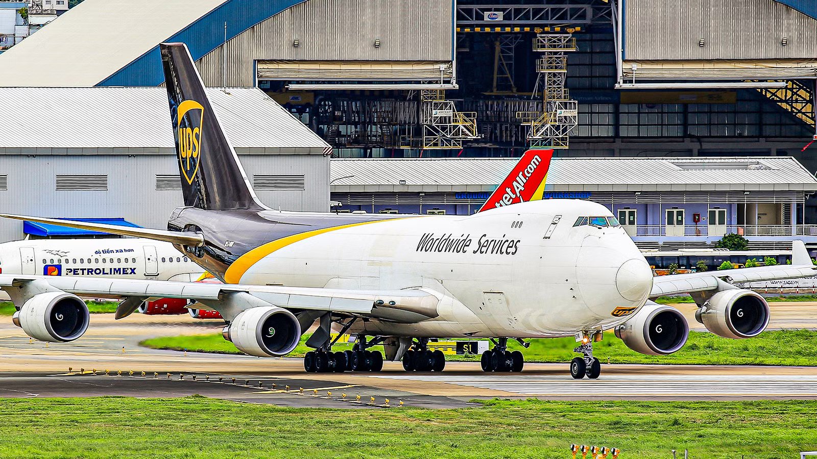 Why Do Cargo Carriers Still Avoid Twin-Engine Replacements?