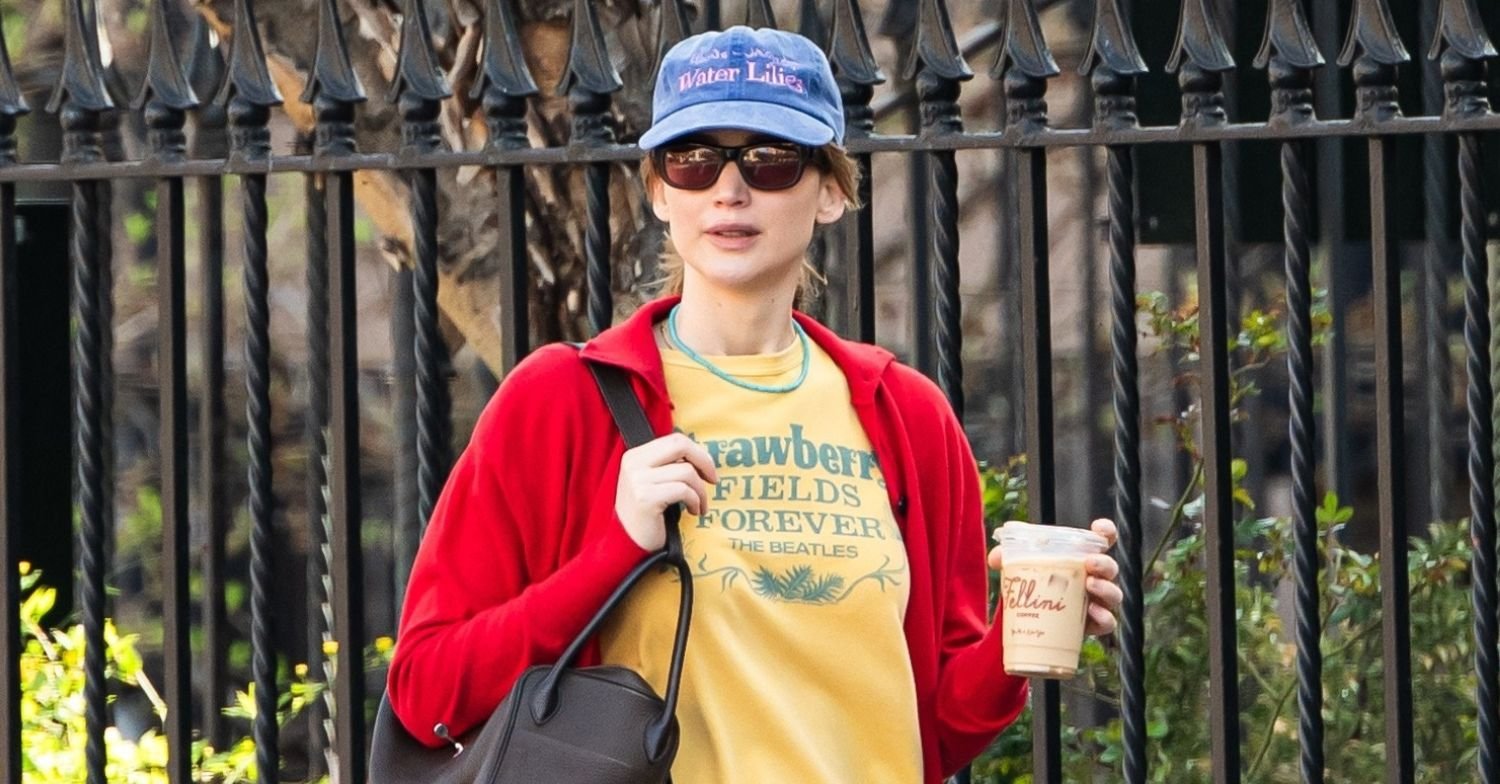 Straight-Leg Jeans Are the Chicest Jeans Around RN