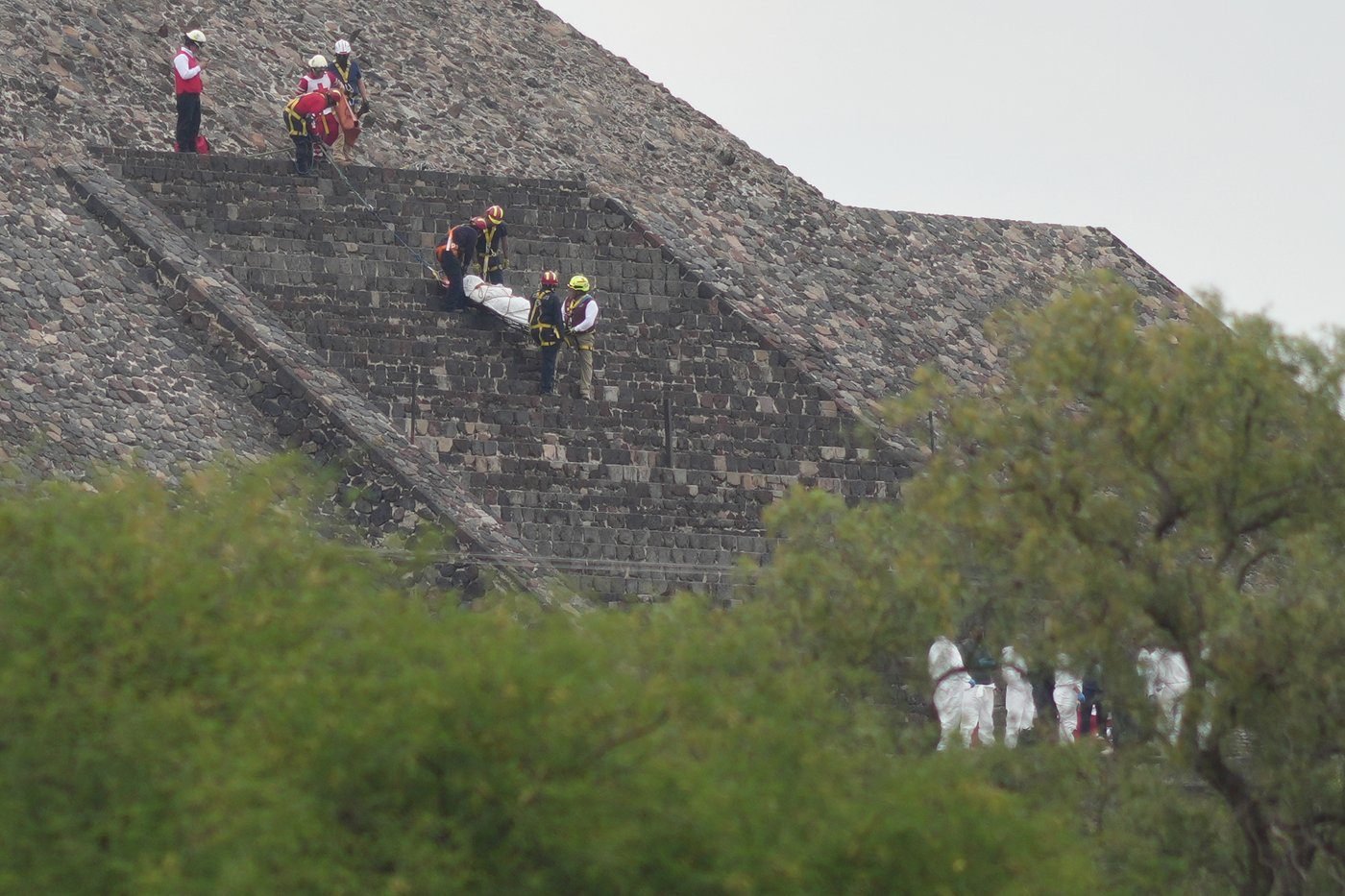 Gunman at pyramids north of Mexico City kills Canadian tourist, injures 6 others