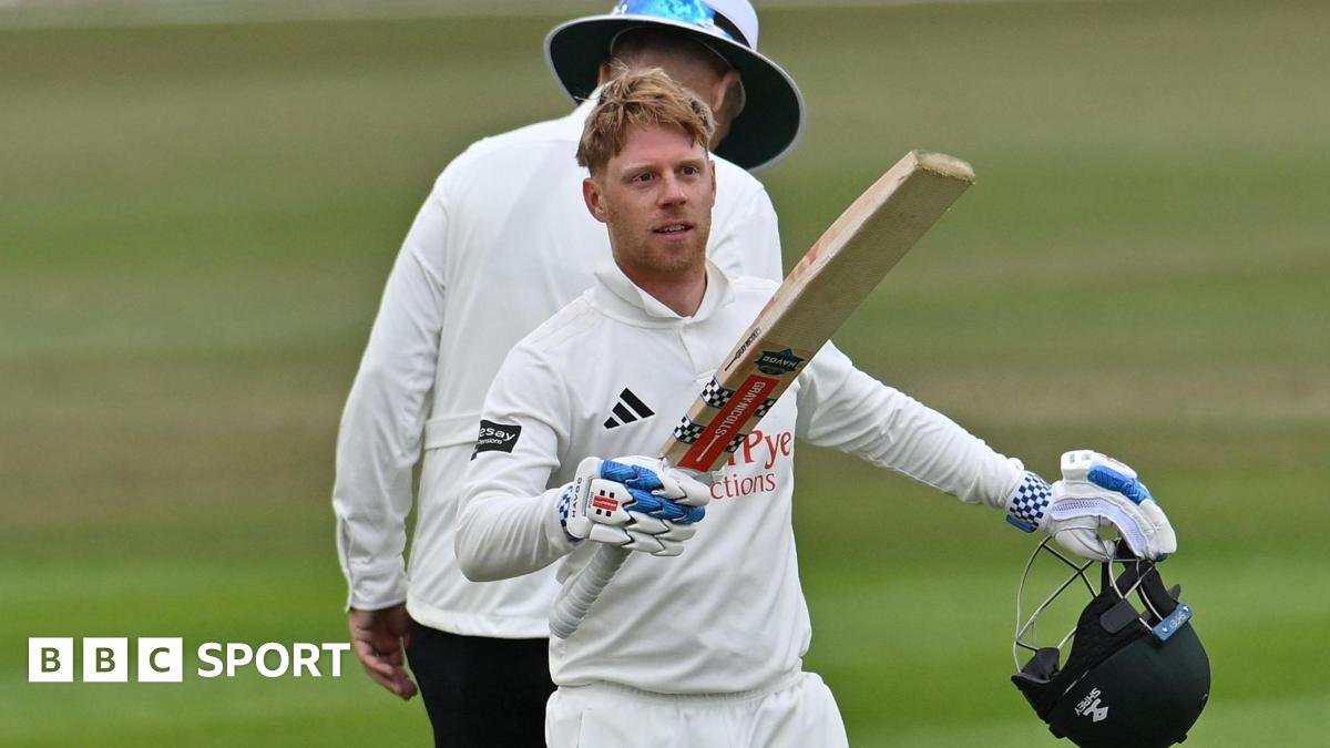 County Championship: Warwickshire top despite Nottinghamshire batting out final day