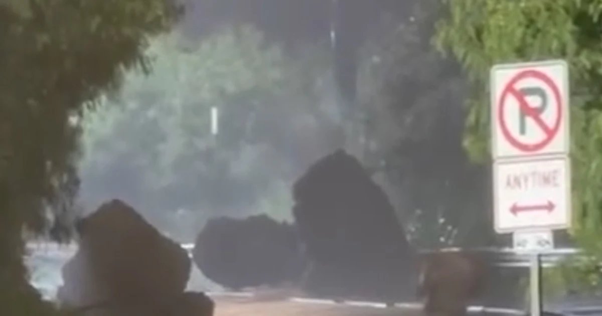 Huge boulders crash onto Hawaiian highway