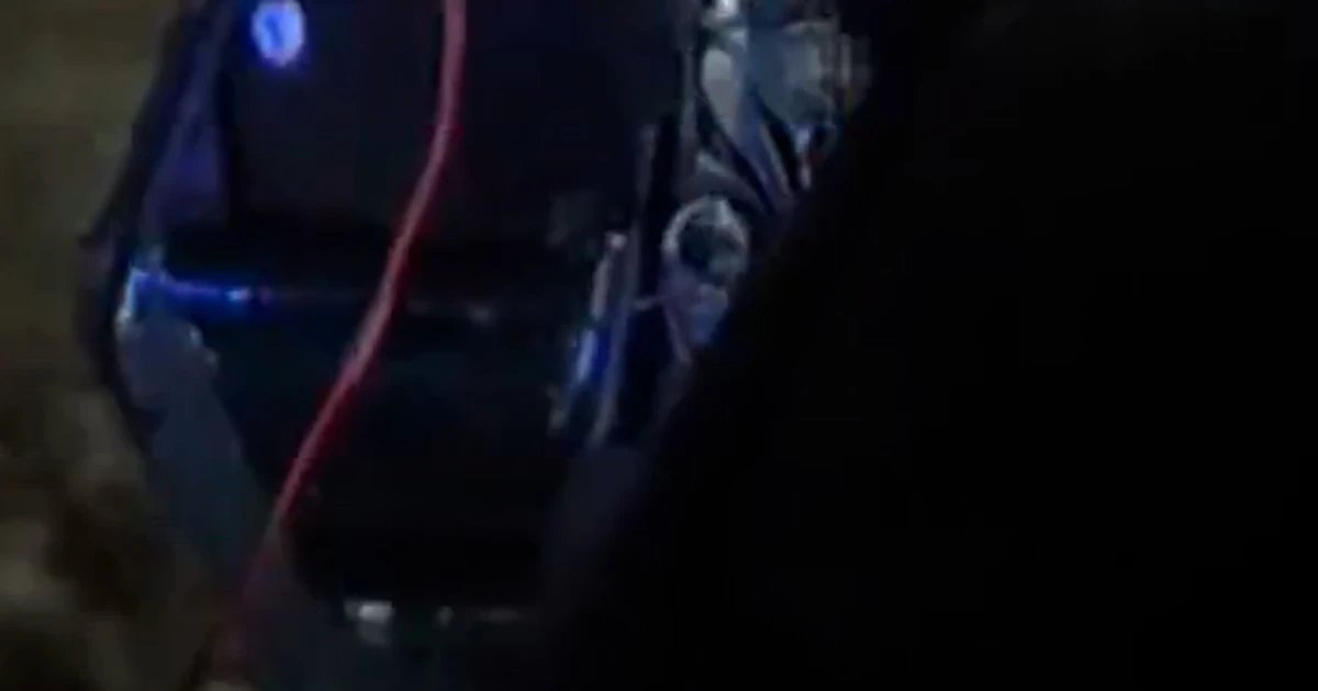 Officers rescue family from flooded car in Texas