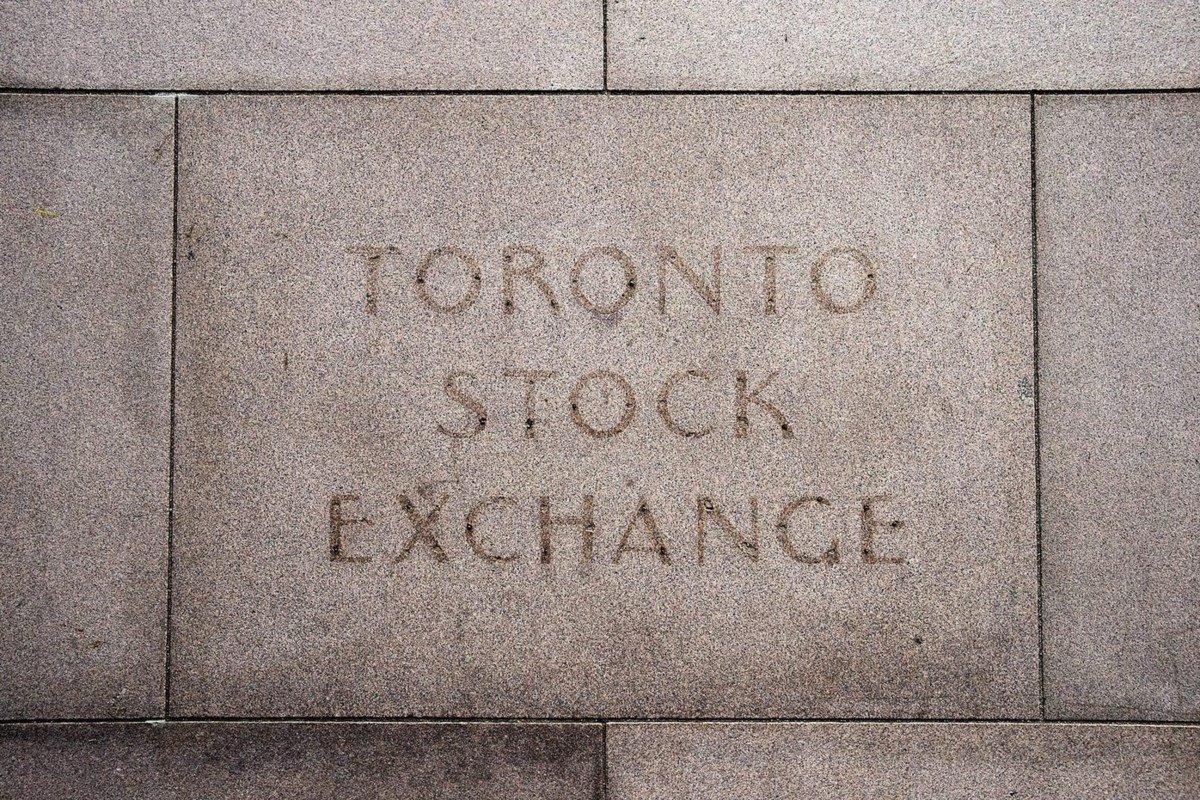 S&P/TSX composite swings to slight gains as U.S. markets see modest losses
