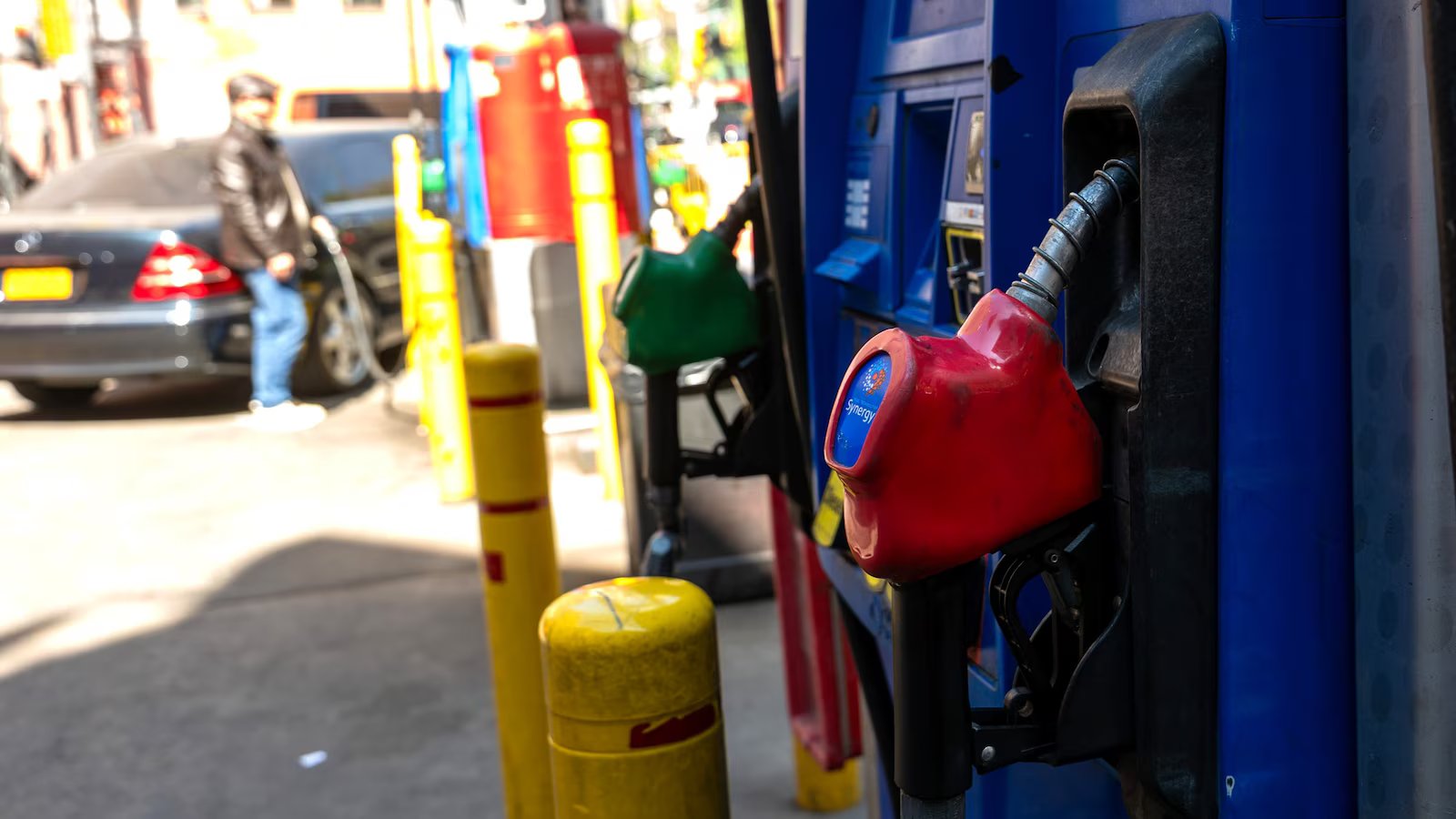 US gasoline prices hit highest level in 4 years