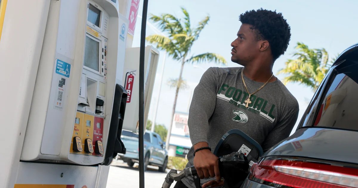 Oil prices plummet after Iran says Strait of Hormuz is “completely open”