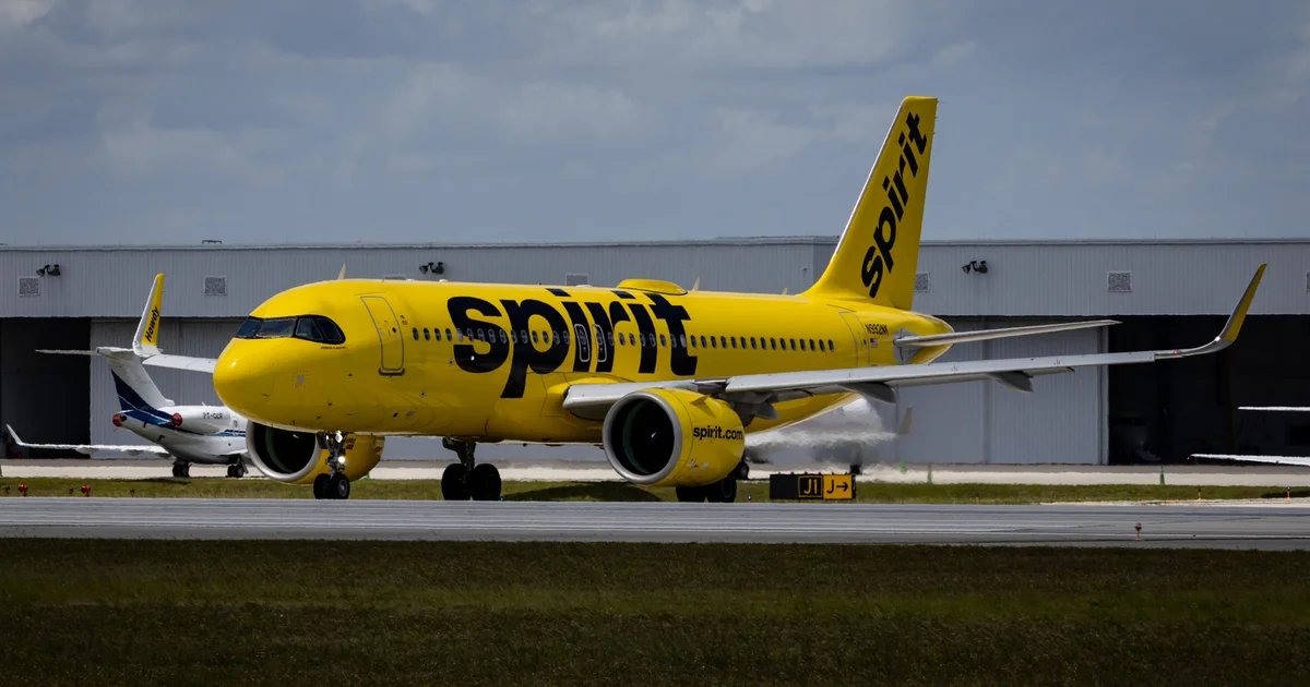 Trump confirms he’s weighing a taxpayer takeover of Spirit Airlines “for the right price”