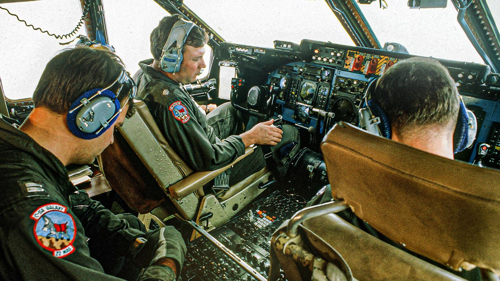 Why Doesn’t The World’s Largest Military Cargo Aircraft Have A Glass Cockpit?