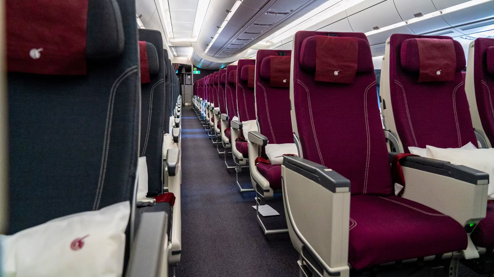 Here’s How Much Wider The Airbus A350 Cabin Is Compared To The Boeing 787 Dreamliner