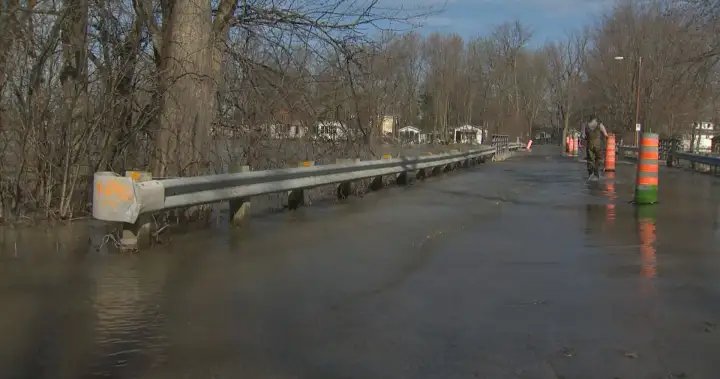 Montreal community ramps up flood defences as rising river levels spark concern – Montreal