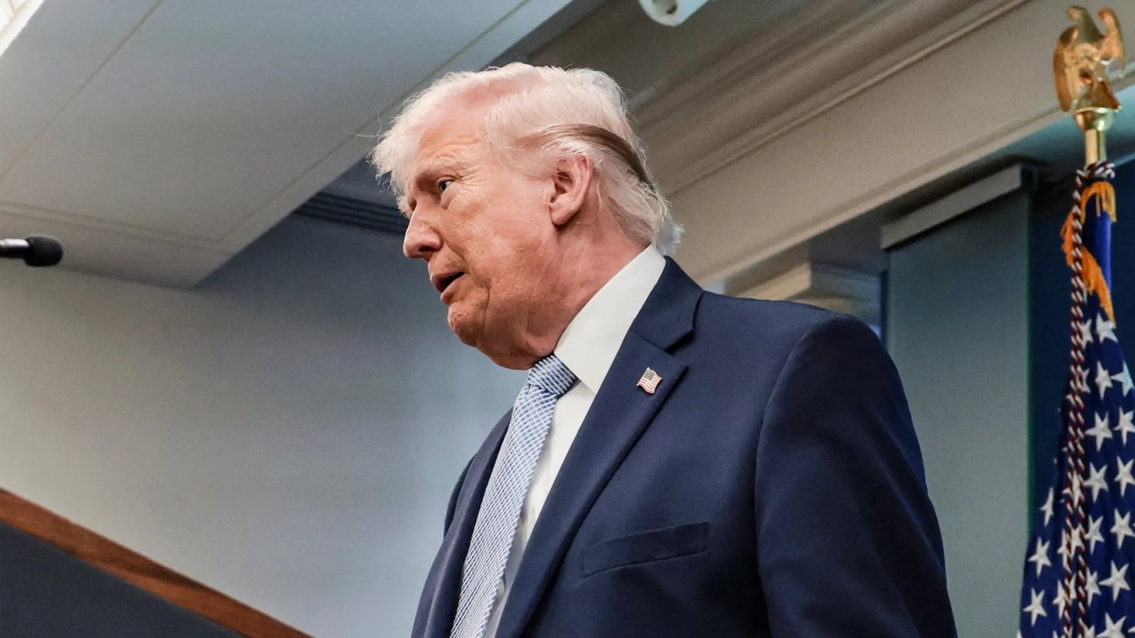 Trump agrees to pause attacks on Iran if Strait of Hormuz opens | US-Israel war on Iran