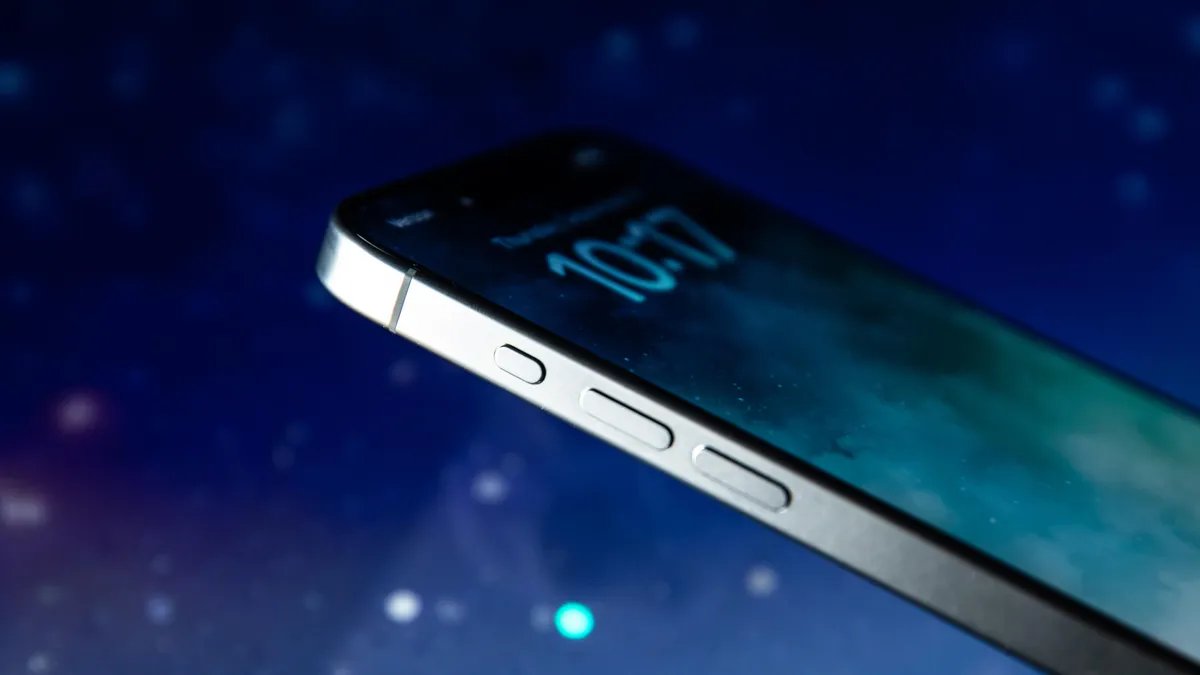 Your iPhone Has a Secret Flight Tracker: Here’s How to Find It