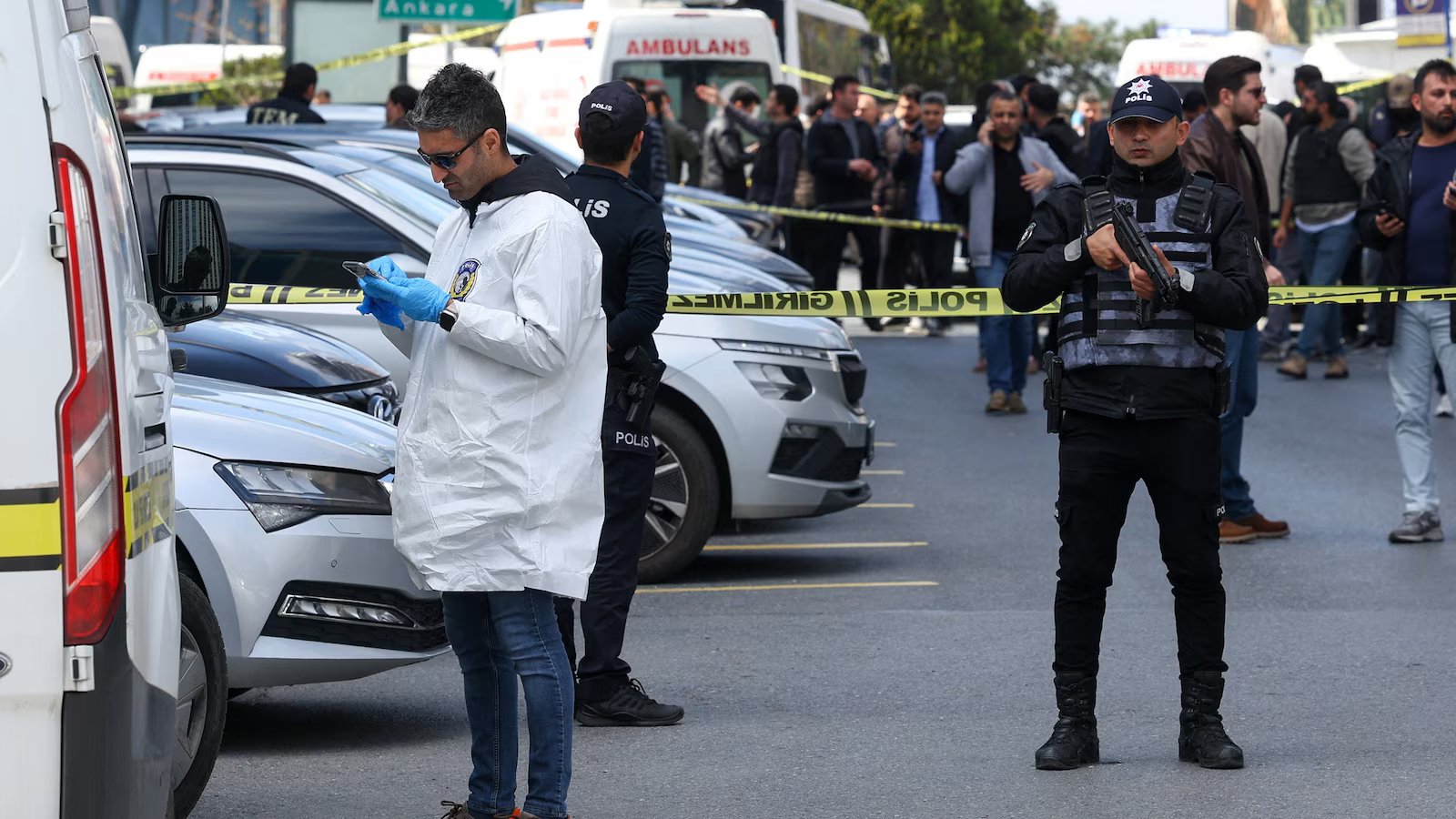 1 gunman shot dead outside Israeli consulate in Istanbul, 2 other gunmen injured