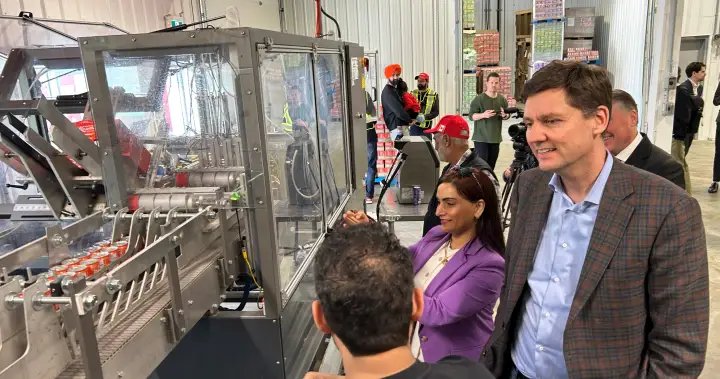 B.C. premier visits Kelowna soda producer to announce millions for other manufacturers – Okanagan