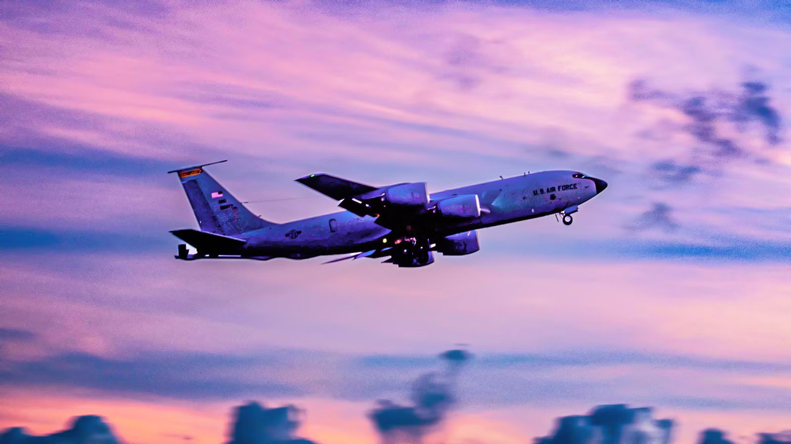 Why Does The US Air Force Still Rely On The KC-135 Stratotanker?