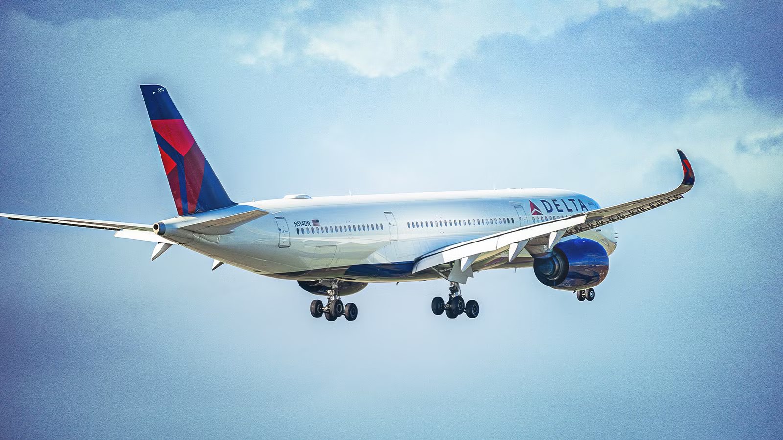 6 Aircraft With The Longest Flying Ranges Today