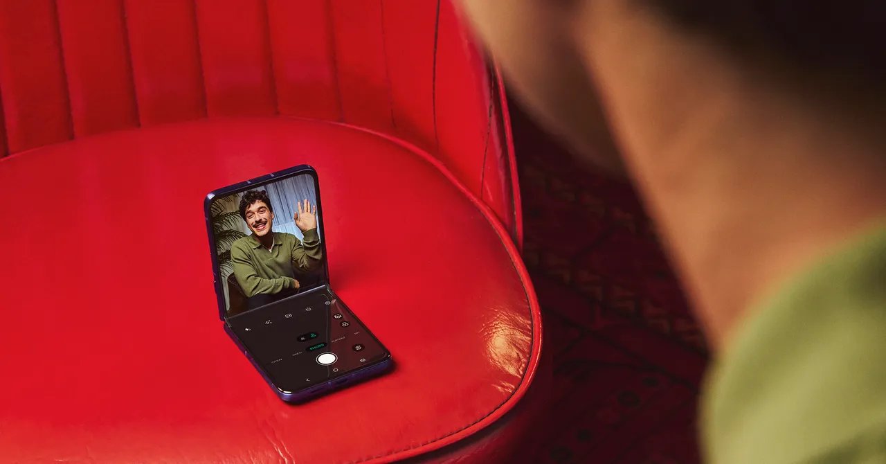 Motorola’s New Razr Folding Phones Command a Higher Price and Few Upgrades