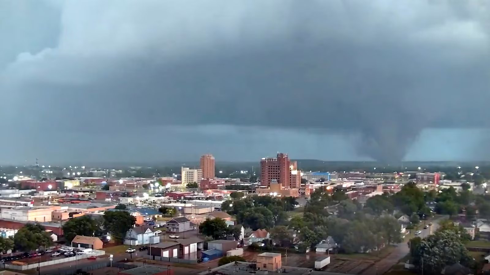 Almost 27 million Americans on alert for severe weather outbreak in Plains
