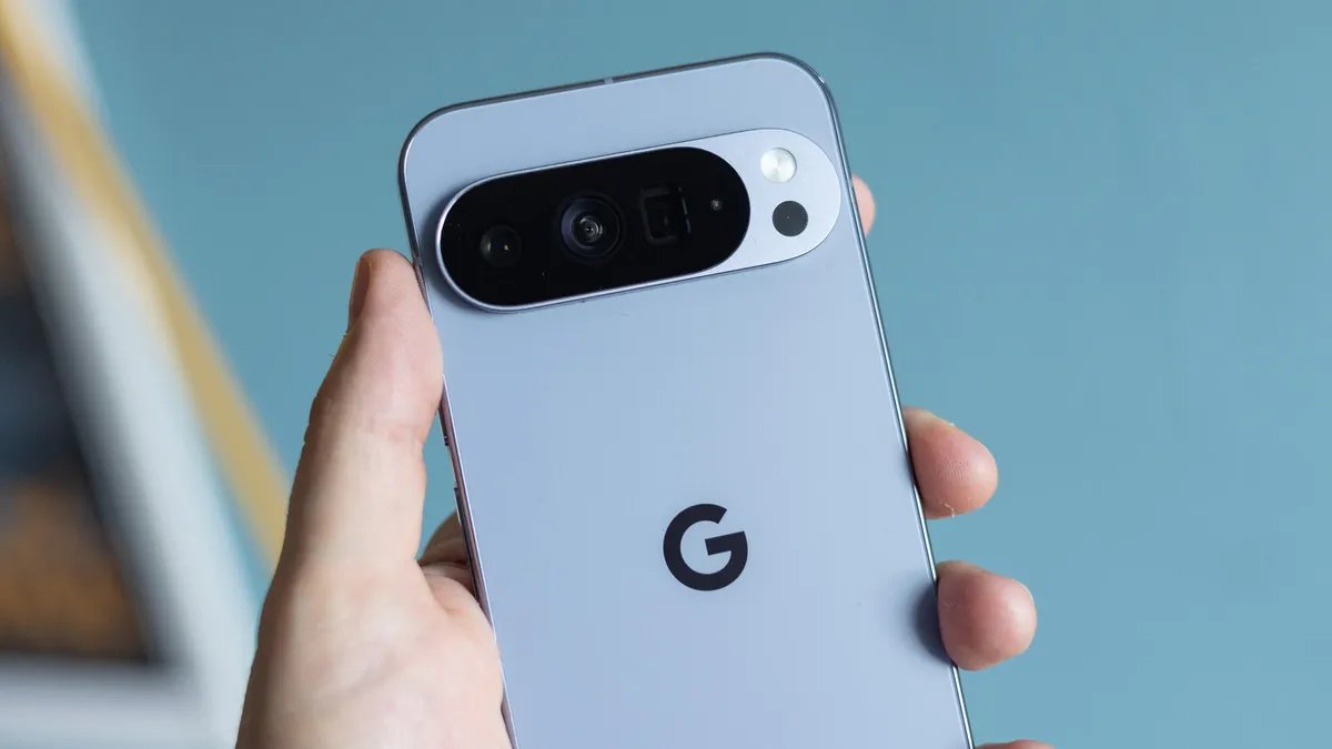 Pixel 11 May Revive the Old-School Notification LED With ‘Pixel Glow’