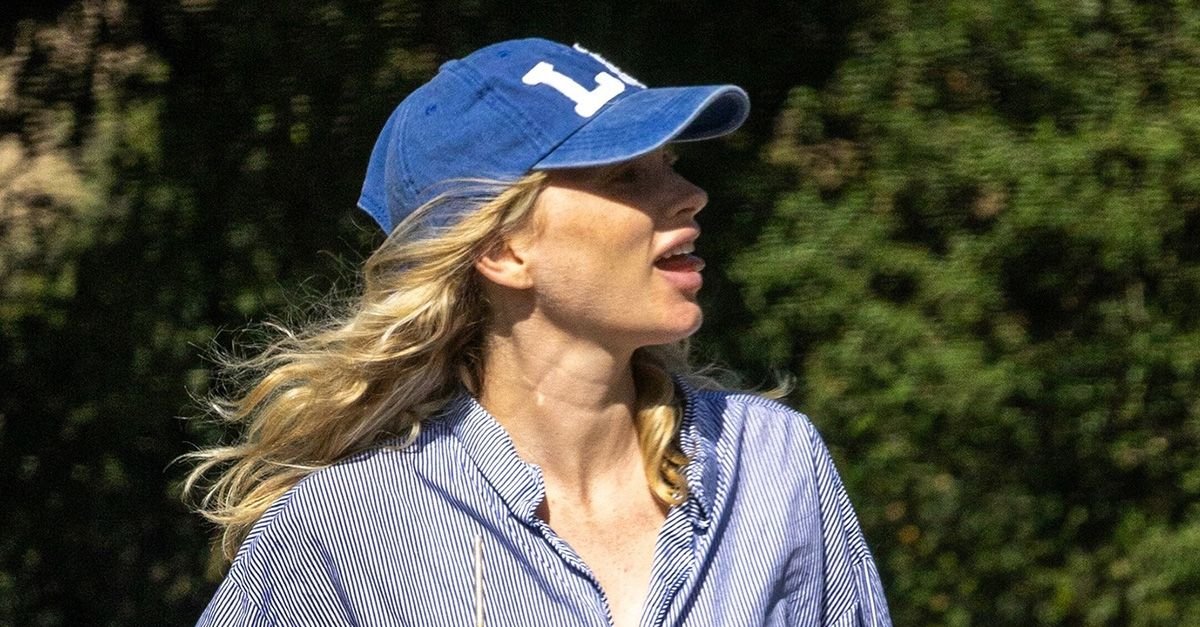 It Girls Are Wearing This Easy Pant Trend With Flip-Flops in 2026