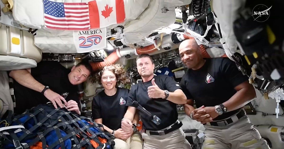 Trump calls Artemis II astronauts “modern-day pioneers” in live conversation after circling the moon