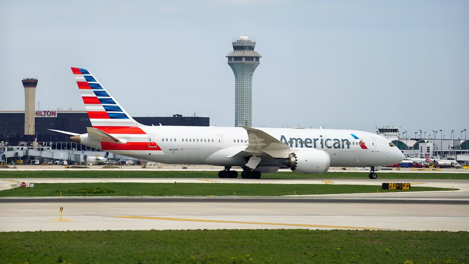 American Airlines Dismisses United’s Merger Pitch, Citing Competition Negativity