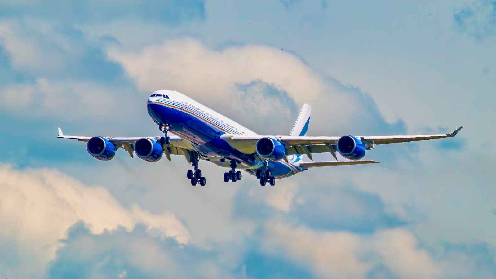 Why Did Airbus Build The A340 With 4 Engines?