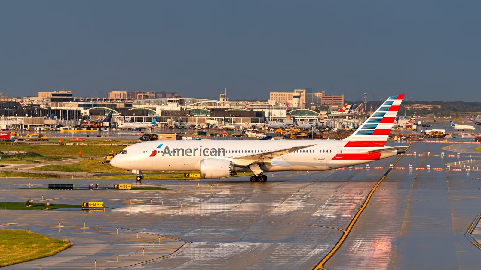 Major: American & United Airlines Cut 2,700 May Flights From The World’s Busiest Airport