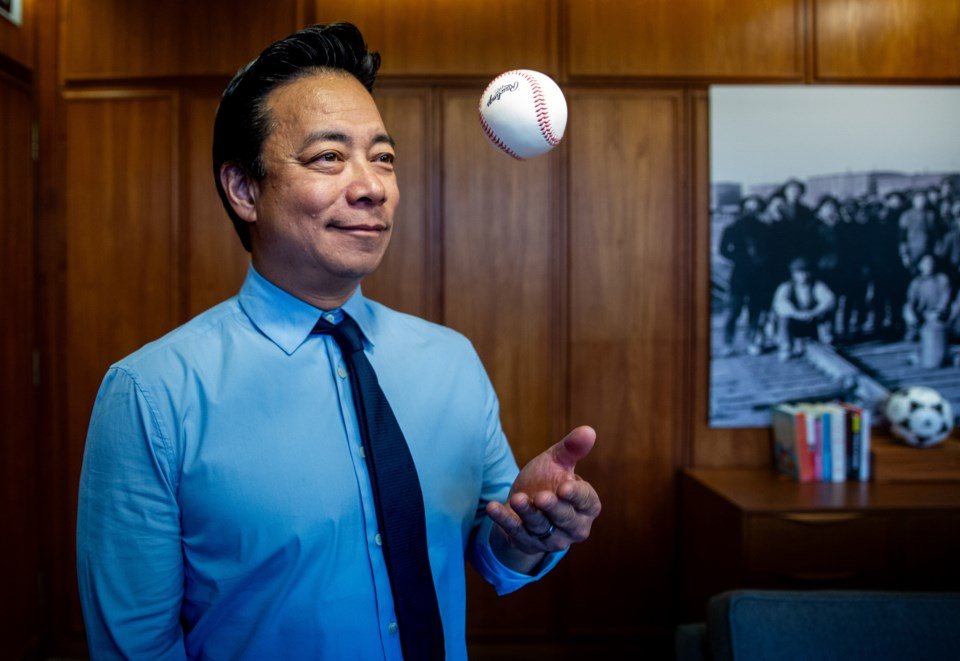 Vancouver mayor makes pitch for Major League Baseball team