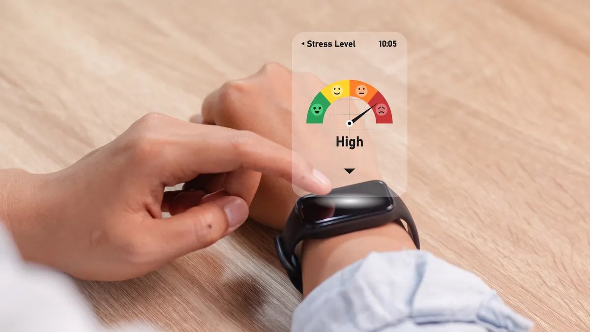 My Smartwatch Gives Me Health Anxiety. Experts Explain How to Make It Stop