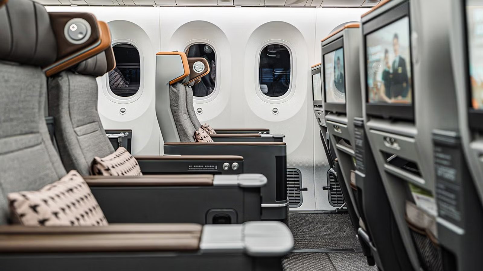The Striking Differences Between Business Class & Premium Economy On Ultra-Long-Haul Flights