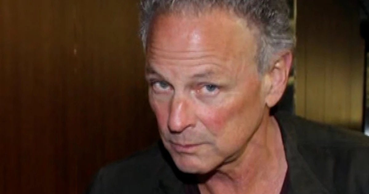 Lindsey Buckingham attacked with unknown substance
