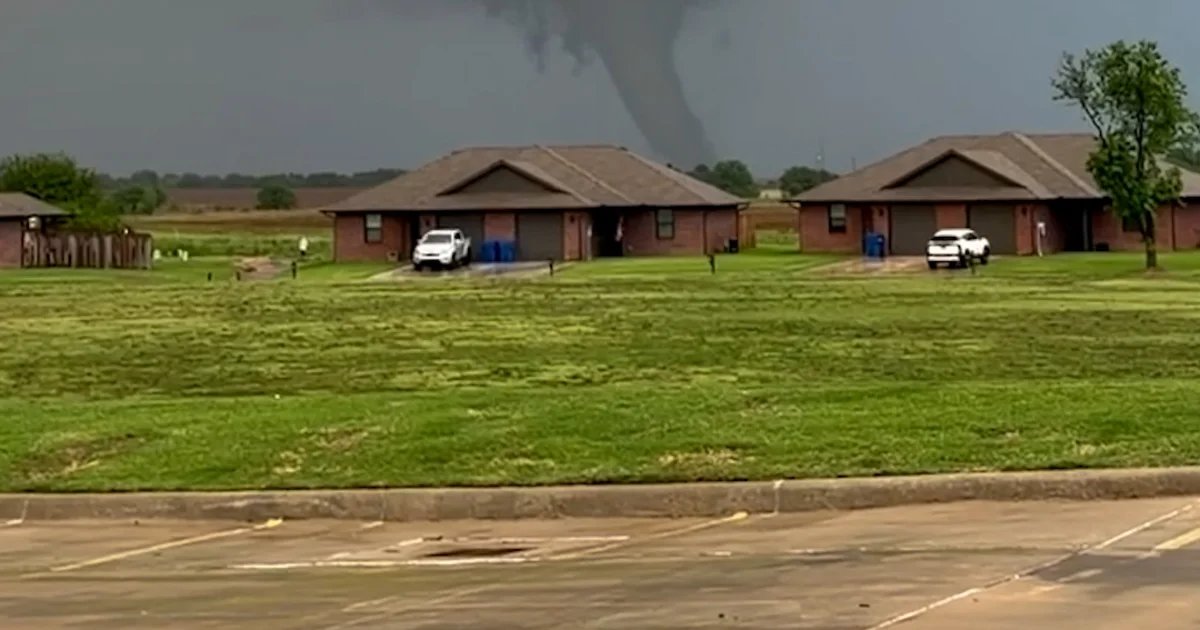 Severe storms and tornadoes hit northern Oklahoma