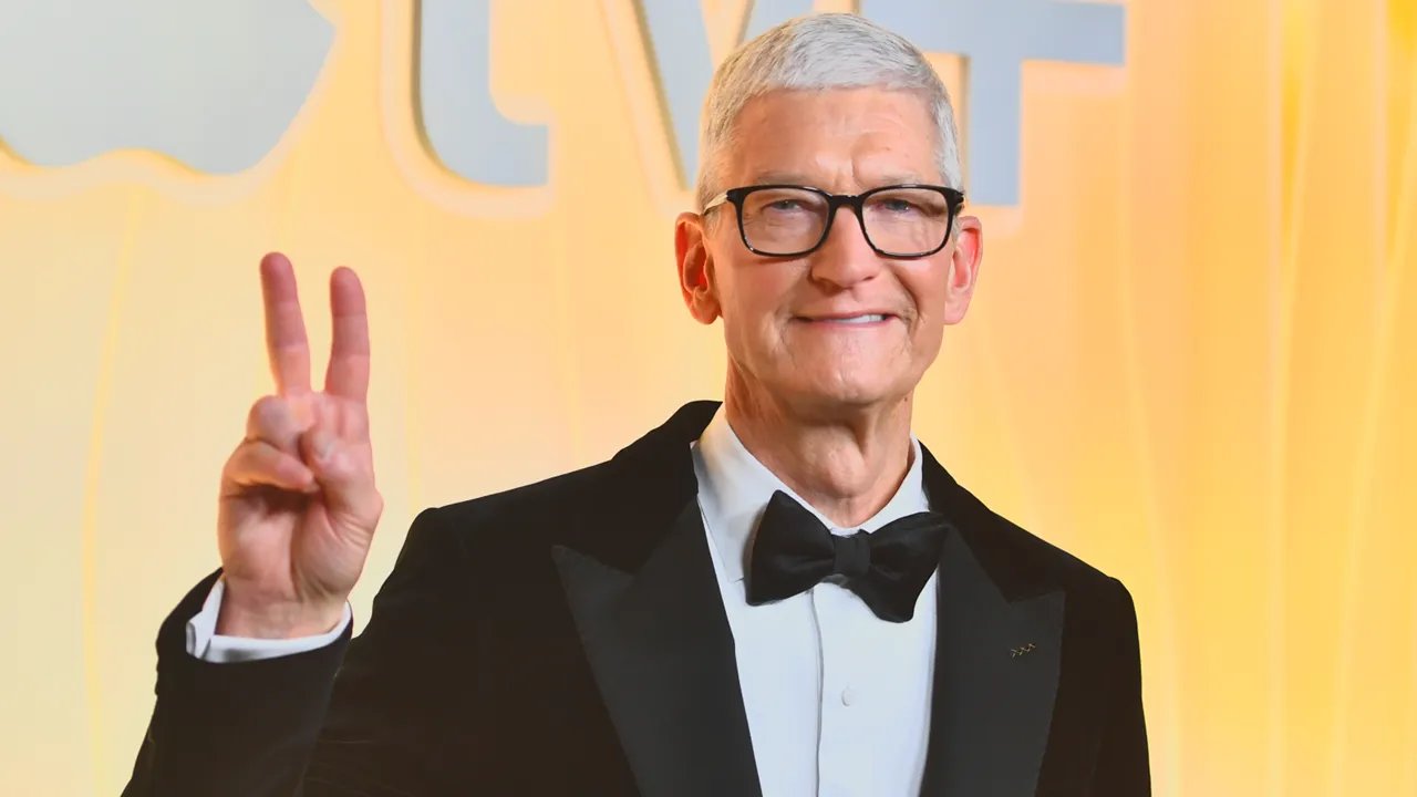 Apple CEO Tim Cook Stepping Down