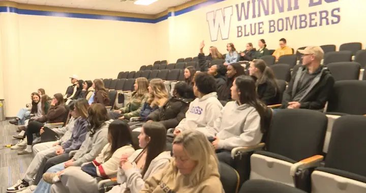 Manitoba high school girls flag football is gaining popularity – Winnipeg