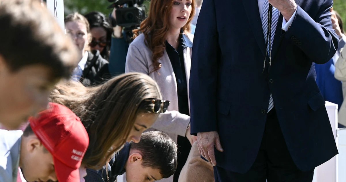 Trump tells kids about autopens at Easter Egg Roll