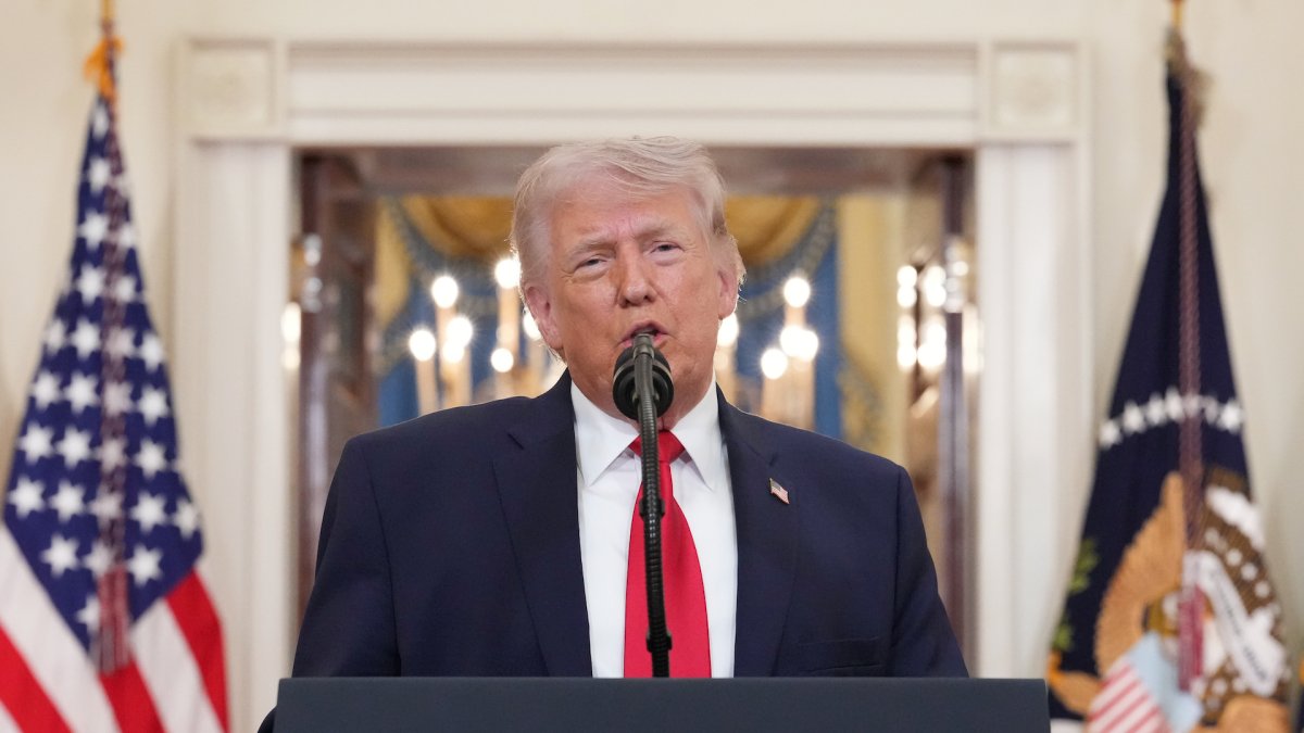 President Trump signs executive order aimed at regulating college sports