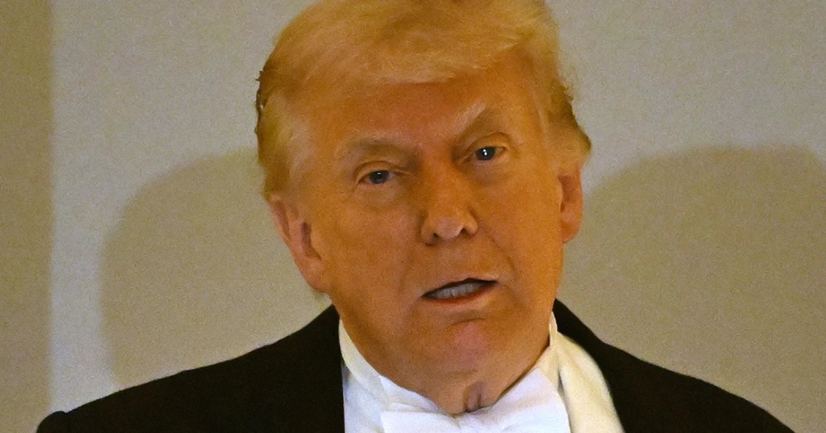 Trump talks about Iran war while toasting King Charles