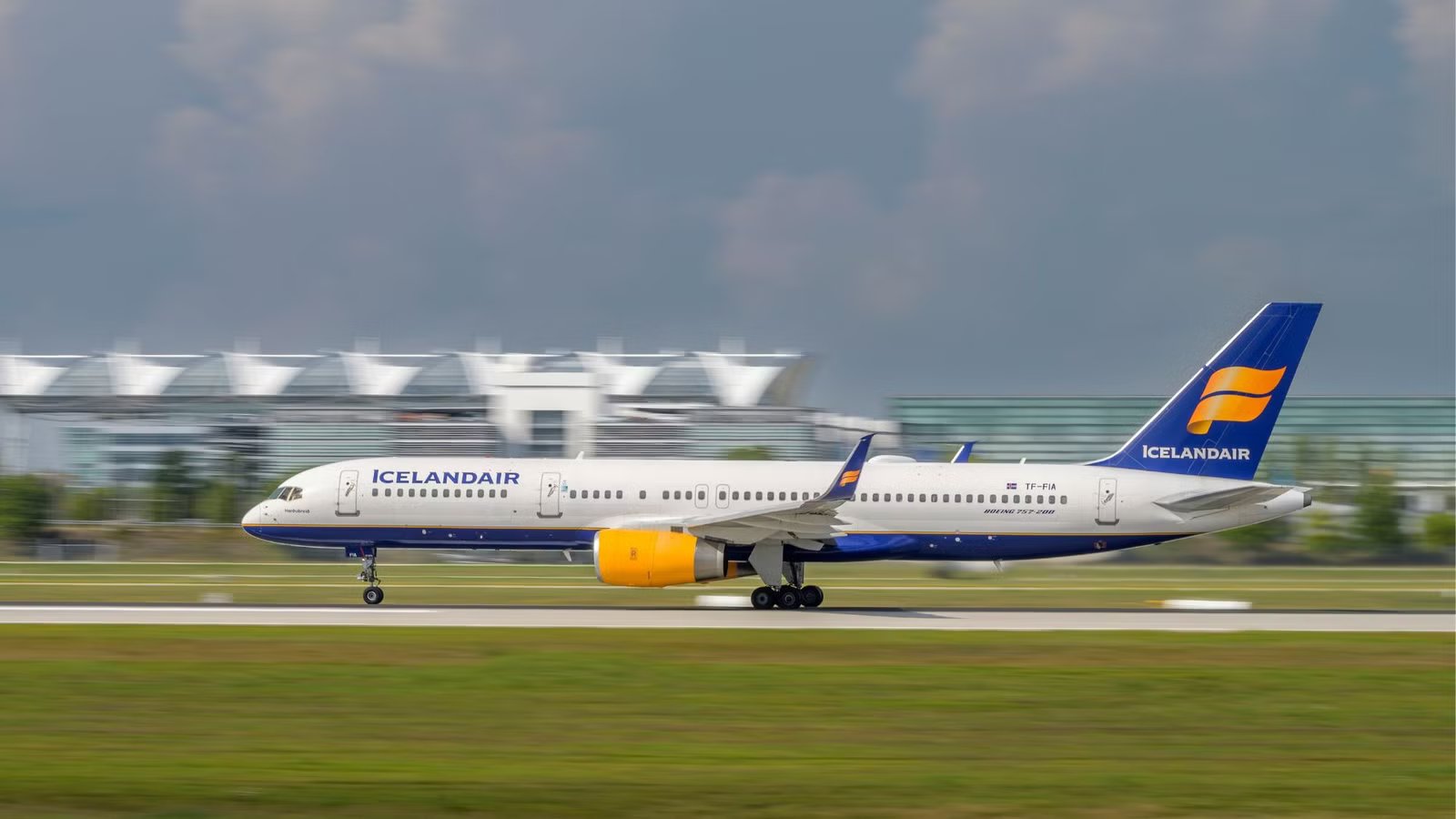 Icelandair Reports Veteran Pilot To Police After Unauthorized Flyover On Farewell Flight